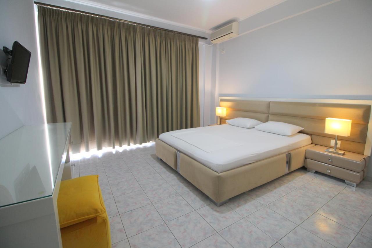 Murati Suites Sarandë Exterior foto