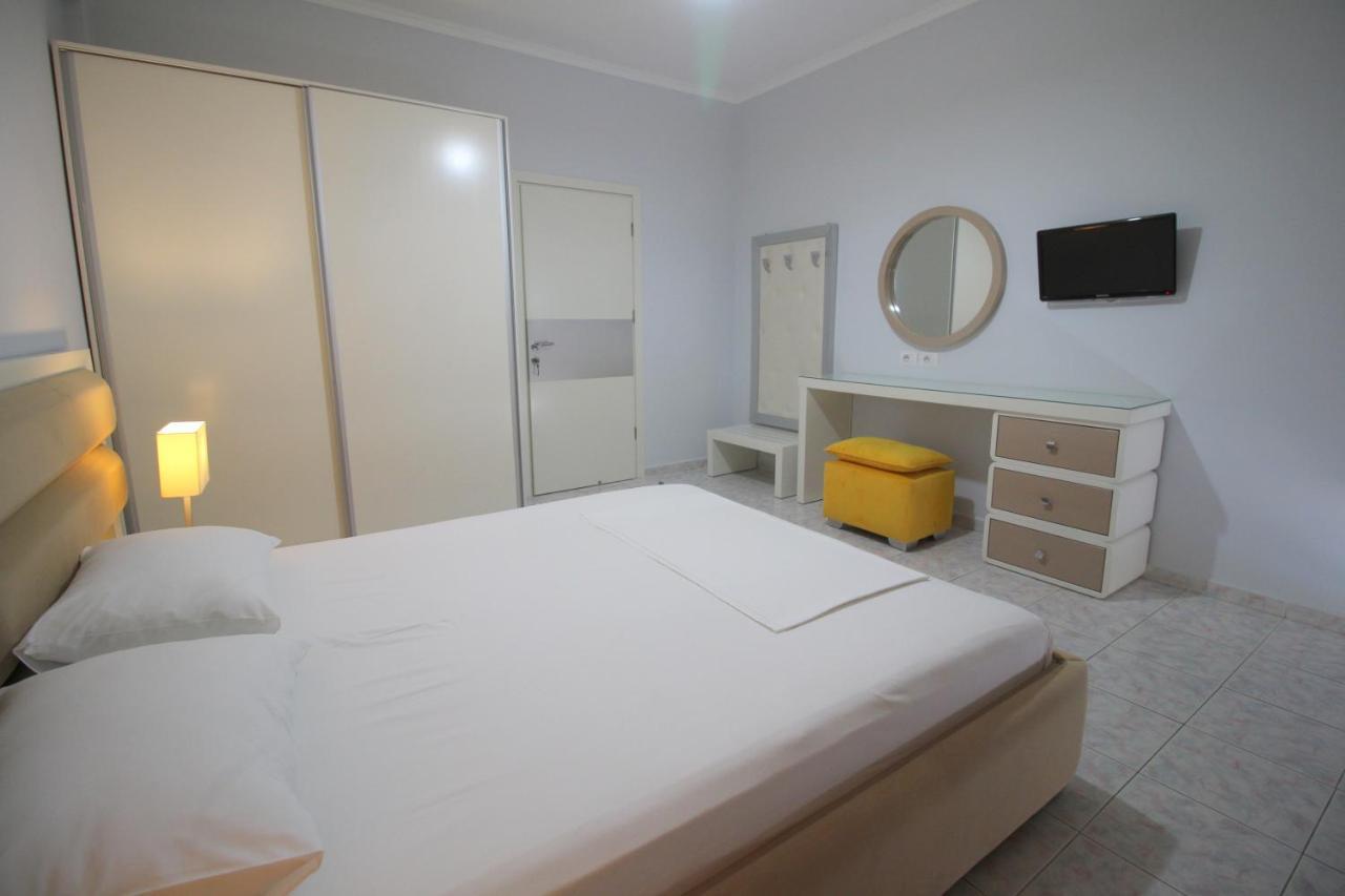 Murati Suites Sarandë Exterior foto